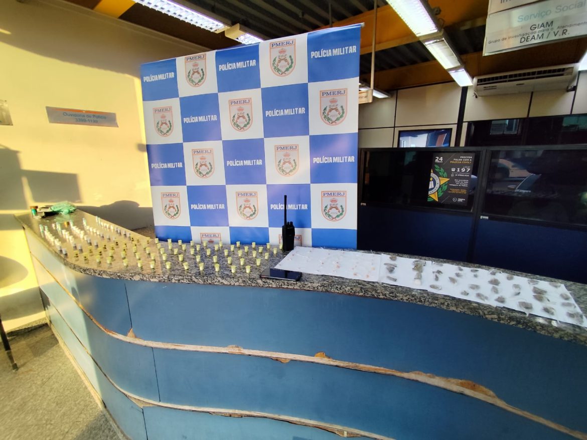 11 polÍcia pm detém suspeito de envolvimento com tráfico de drogas em barra mansa divulgaÇÃo1 11 polÍcia pm detém suspeito de envolvimento com tráfico de drogas em barra mansa divulgaÇÃo1