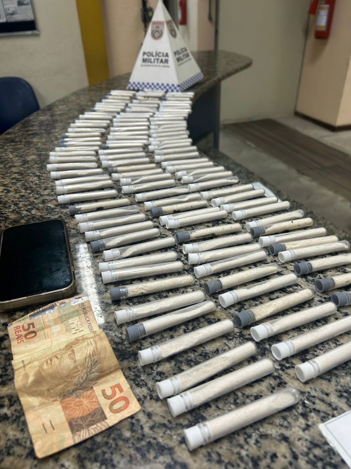 13 polÍcia ação da pm resulta na prisão de um suspeito e na apreensão de 115 pinos de cocaína divulgação