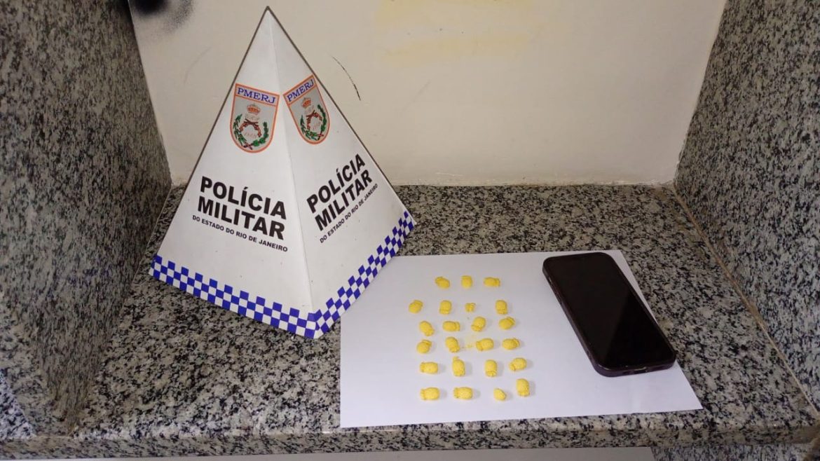 14 polÍcia pm apreende 23 unidades de ecstasy no centro de rio das flores –divulgação