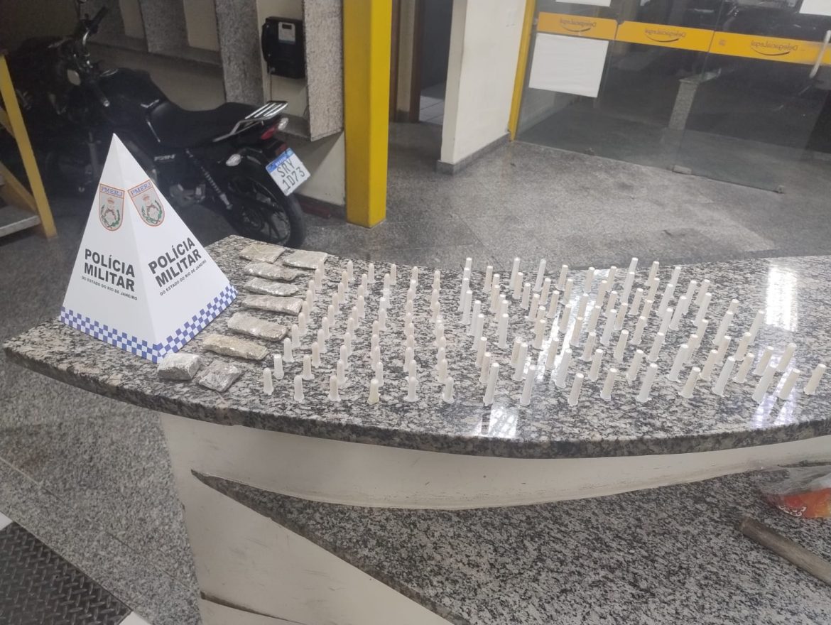 16.cf.res.polÍcia.pm apreende drogas em terreno.divulgaÇÃopm