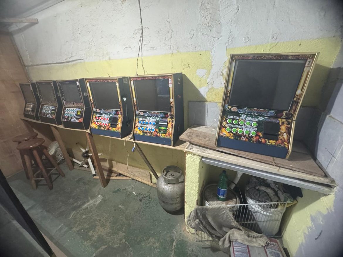 17 polÍcia pm apreende máquinas caça níqueis e outros materiais de contravenção divulgaÇÃo