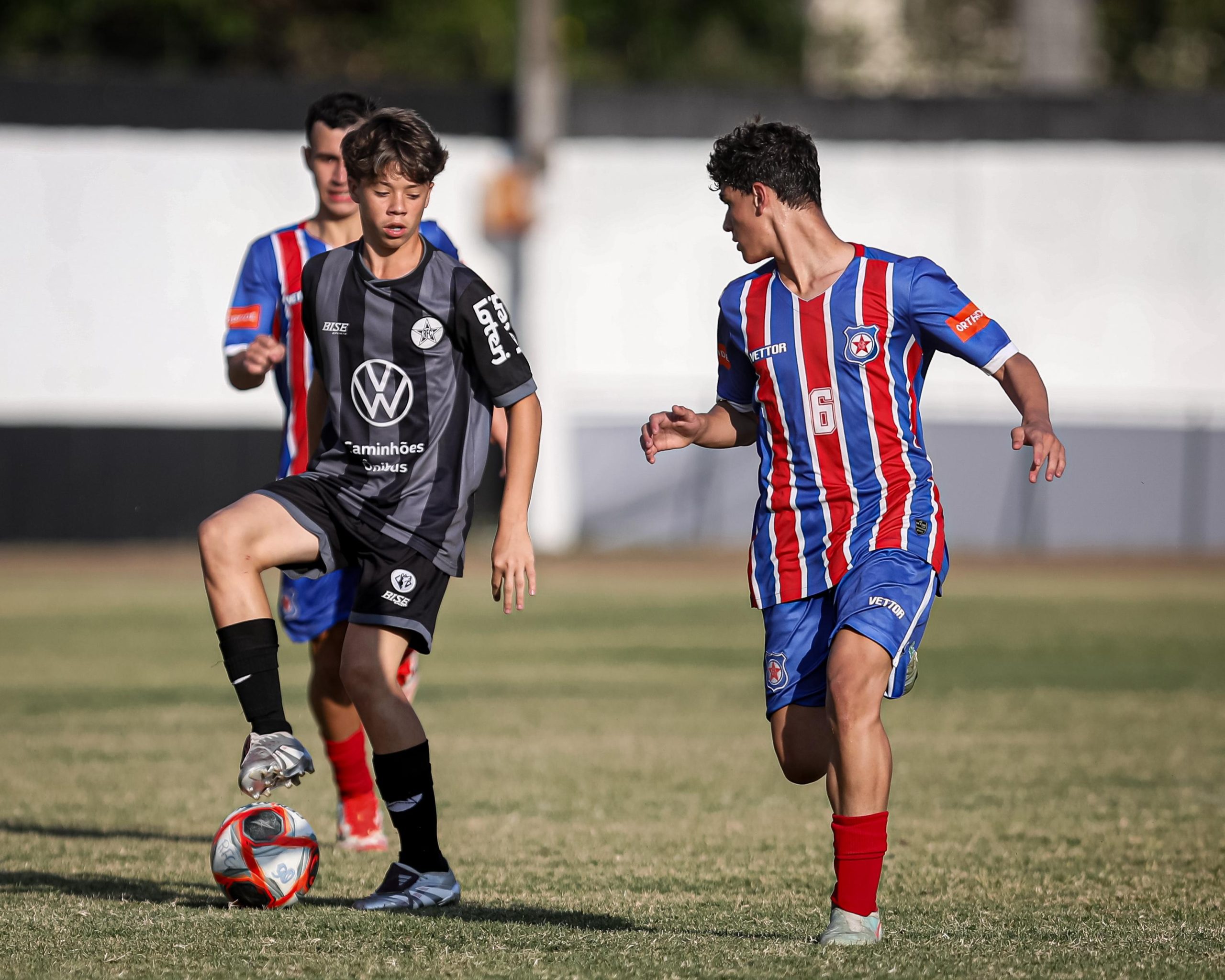 17.cf.res.esportes.sub 17 do resende vence.2.sub15.raphaeltores