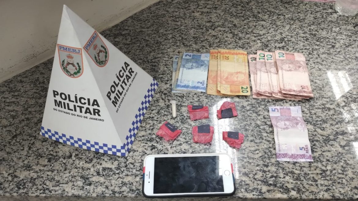 17.cf.res.polÍcia.pm prende jovem suspeito de tráfico.divulgaÇÃopm