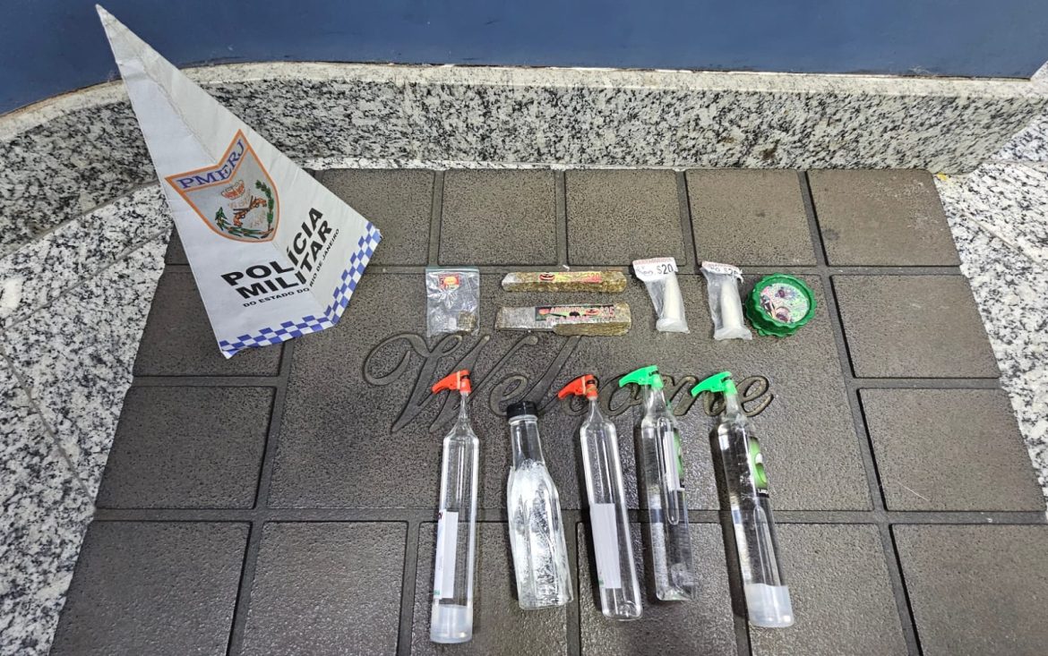 19 polÍcia pm apreende dois menores com drogas em paulo de frontin divulgaÇÃo