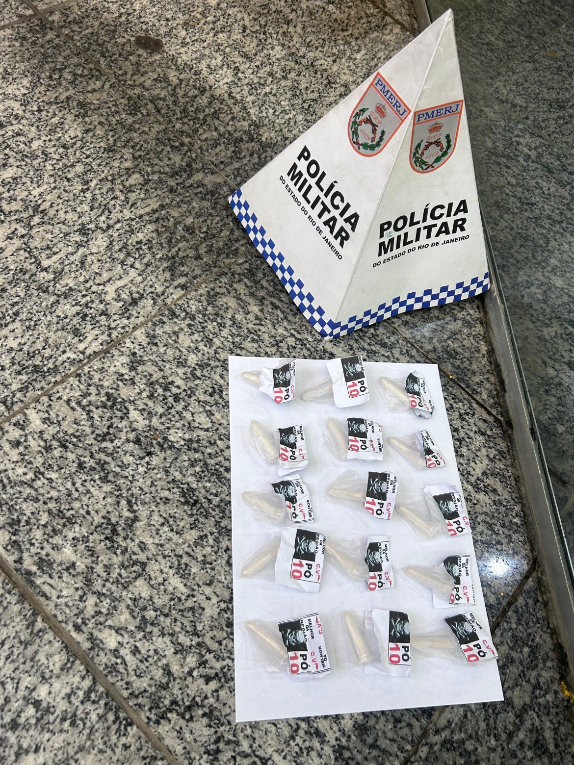 21 polÍcia pm apreende 15 pinos de cocaína em arrozal divulgaÇÃo