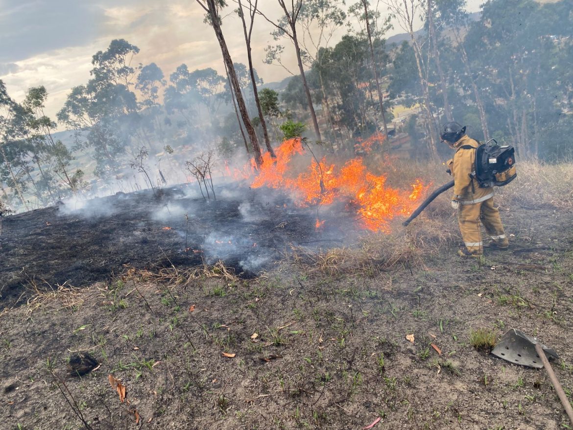 22.cf.res.cidades.defesa civil controla incêndio.redessociais