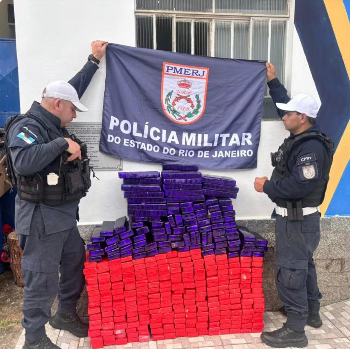 24.cf.res.polÍcia.homem é preso com mais de 250.divulgÇÃo