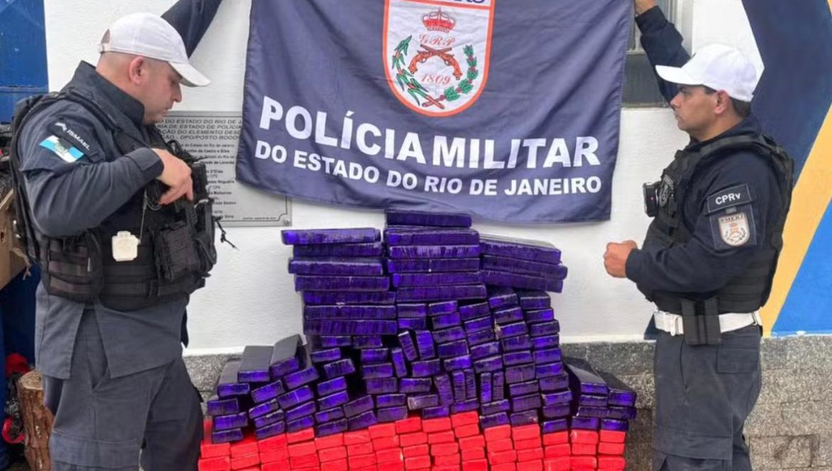 24.cf.res.polÍcia.homem é preso com mais de 250.divulgÇÃo