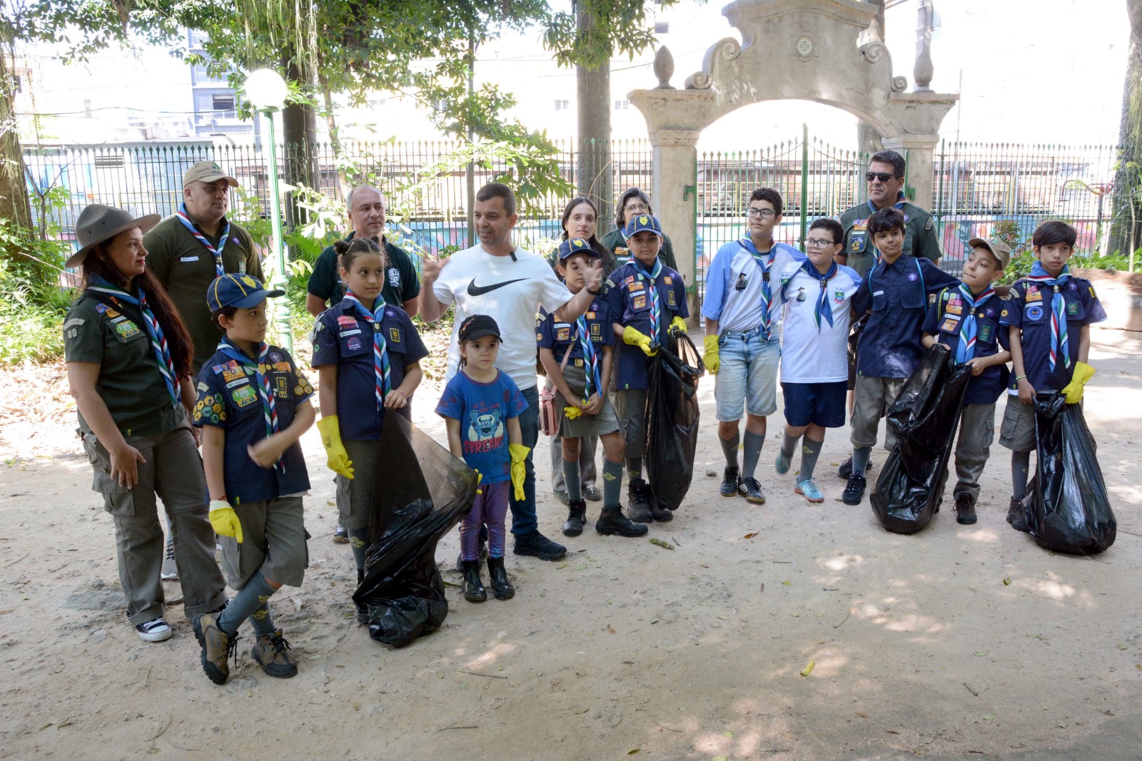 27.cf.res.cidades.barra mansa realiza mutirão.2.prefeito.pauloimaspmbr