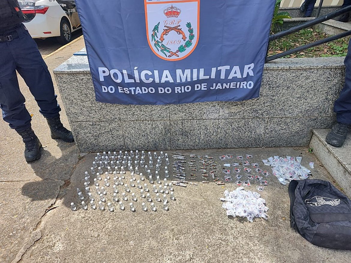 27.cf.res.polÍcia.27.cf.res.polÍcia.jovem é preso suspeito de tráfico.1.jovem.divulgaÇÃopm