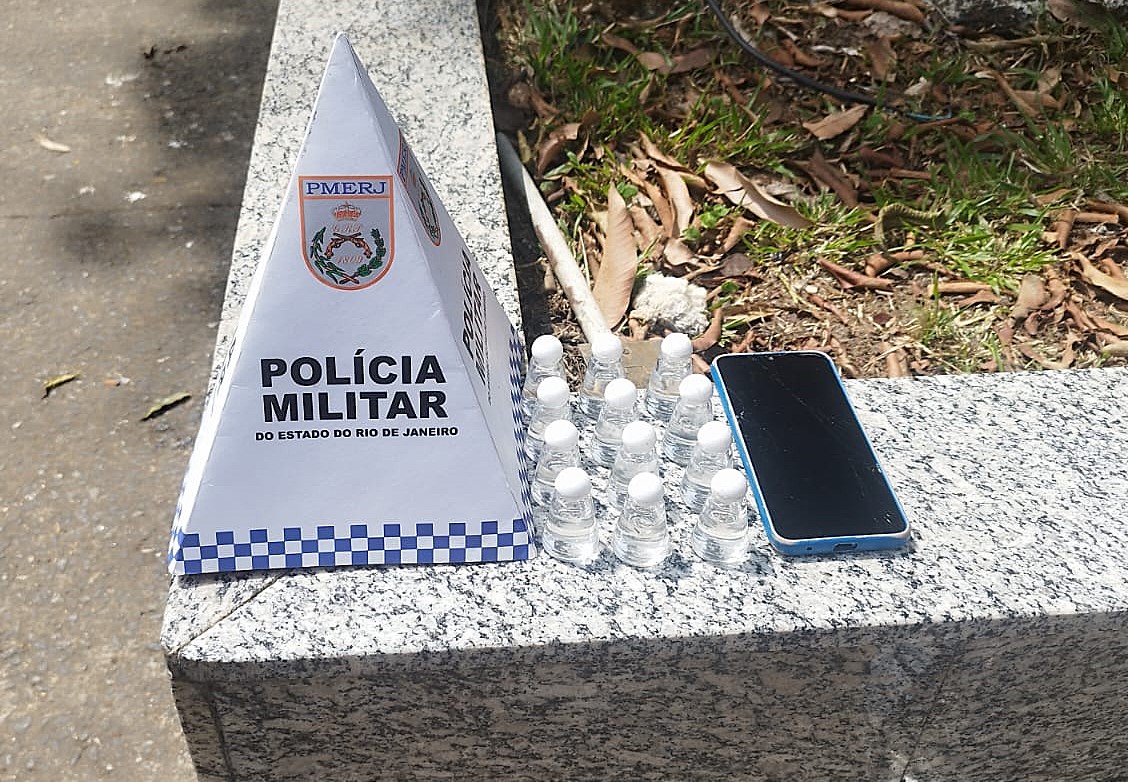 27.cf.res.polÍcia.27.cf.res.polÍcia.jovem é preso suspeito de tráfico.2.boabistai.divulgaÇÃopm