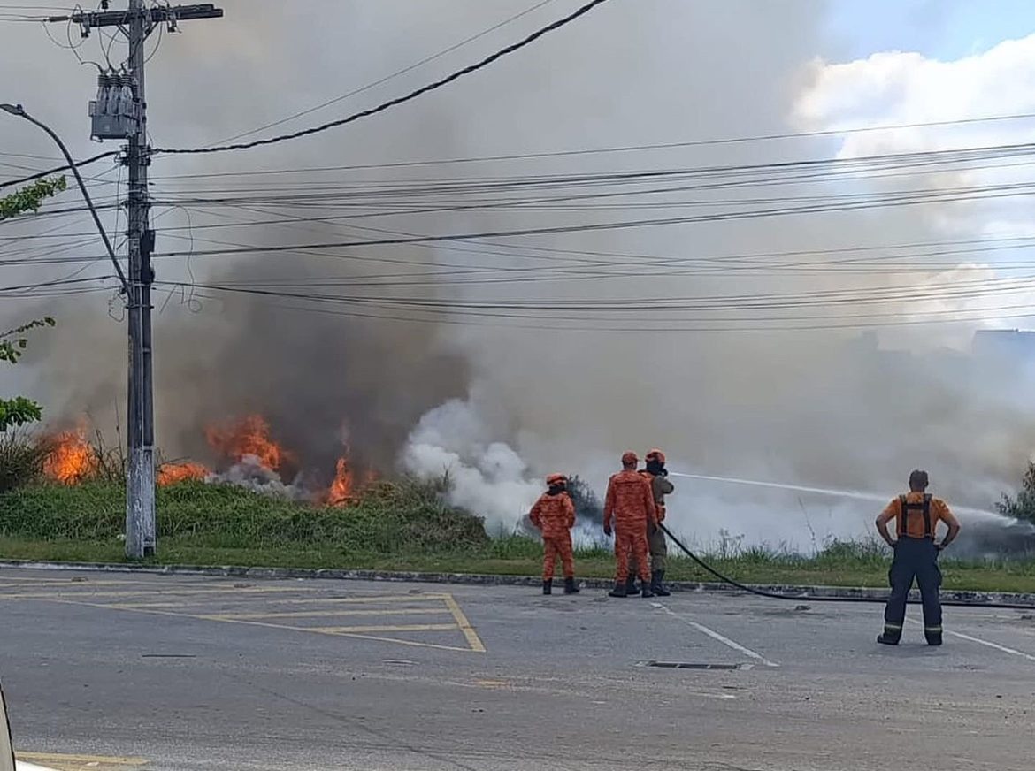 28.cf.res.cidades.queimada provoca incêndio.2.defesa.redessociais