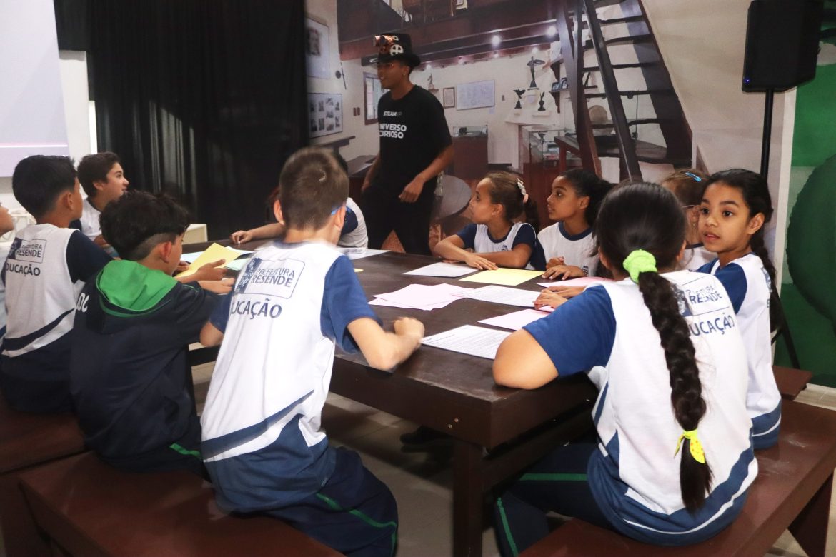 37.cf.res.cidades.exposição steam xp.2.estudantes.redessociais