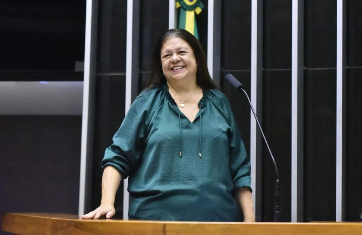 44.cf.res.polÍtica.deputada laura carneiro visita resende.1.laura.redessociais (2)