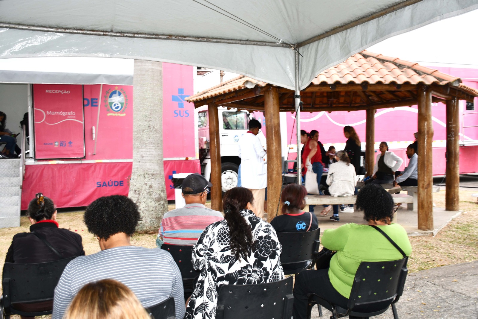 47.cf.res.cidades.carreta rosa realiza mutirão.1.carreta.divulgaÇÃopmr