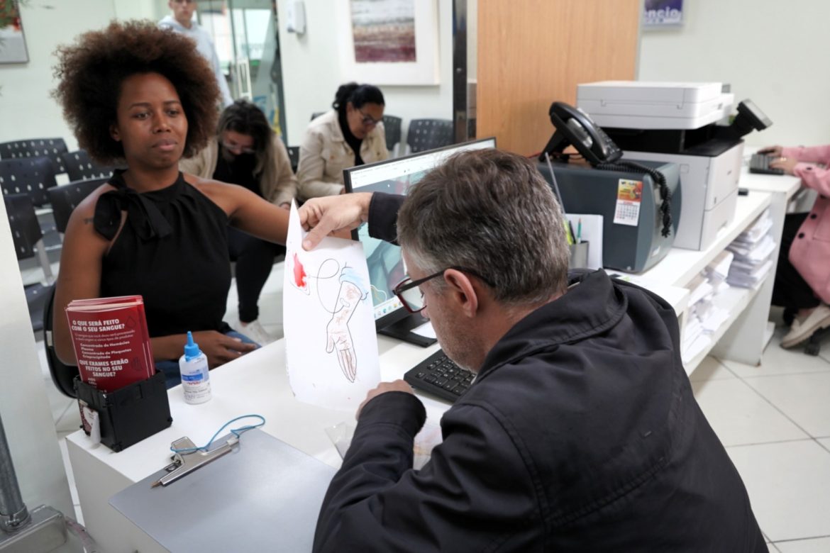 ação sobre conscientização para doação de sangue é realizada no cmei balãozinho vermelho geraldo henrique pmvr11
