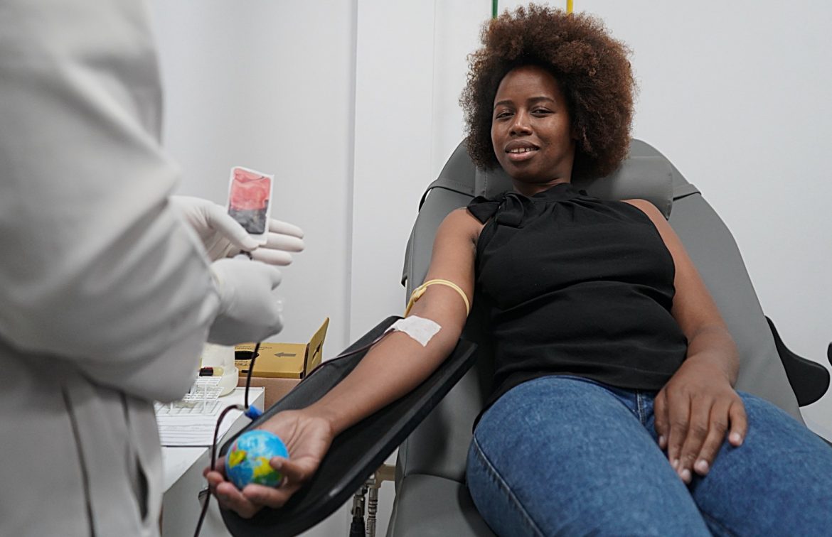 ação sobre conscientização para doação de sangue é realizada no cmei balãozinho vermelho geraldo henrique pmvr111