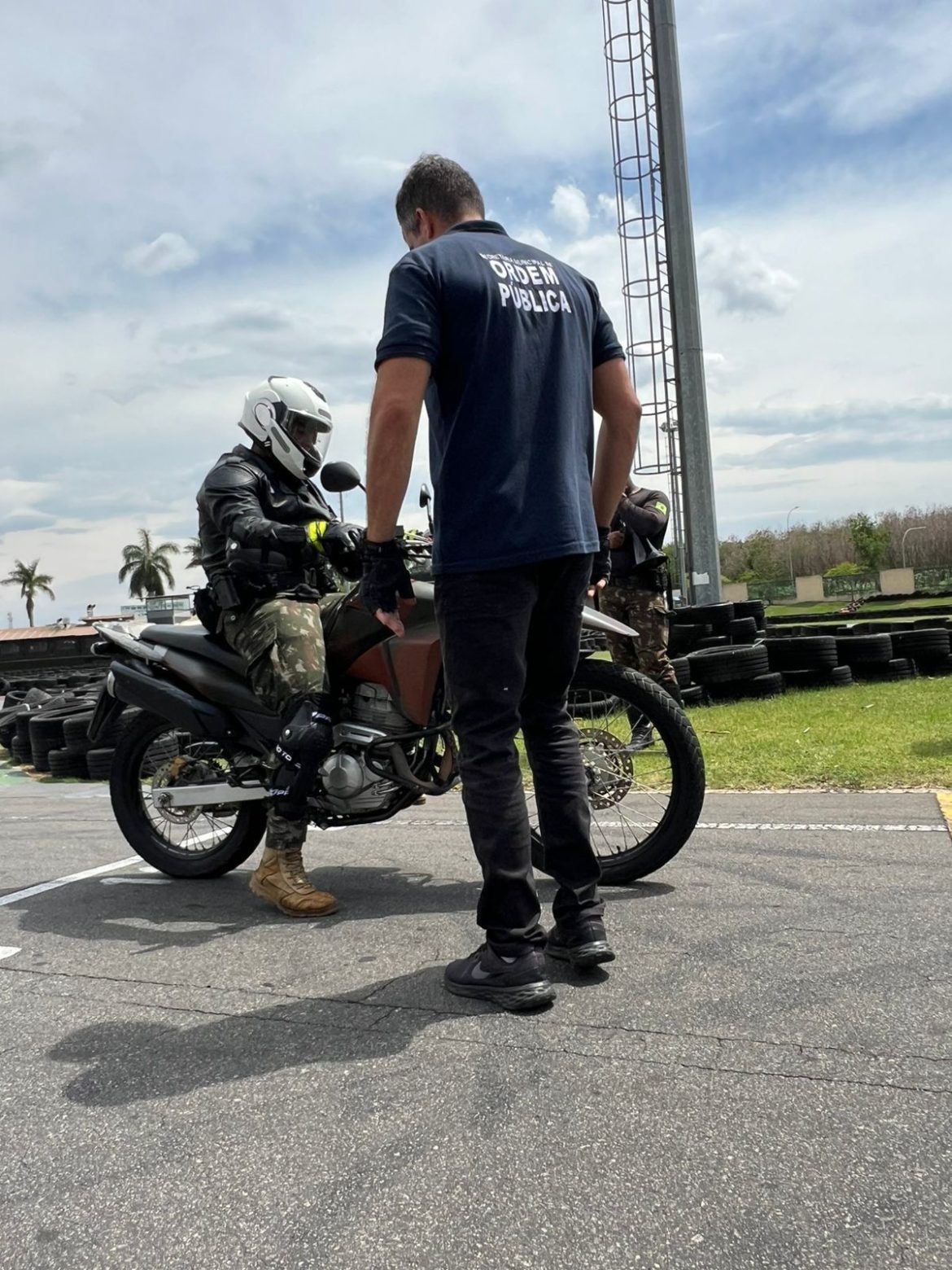 atividade conjunta entre ordem pública e militares do exército é realizada em volta redonda divulgação semop1111