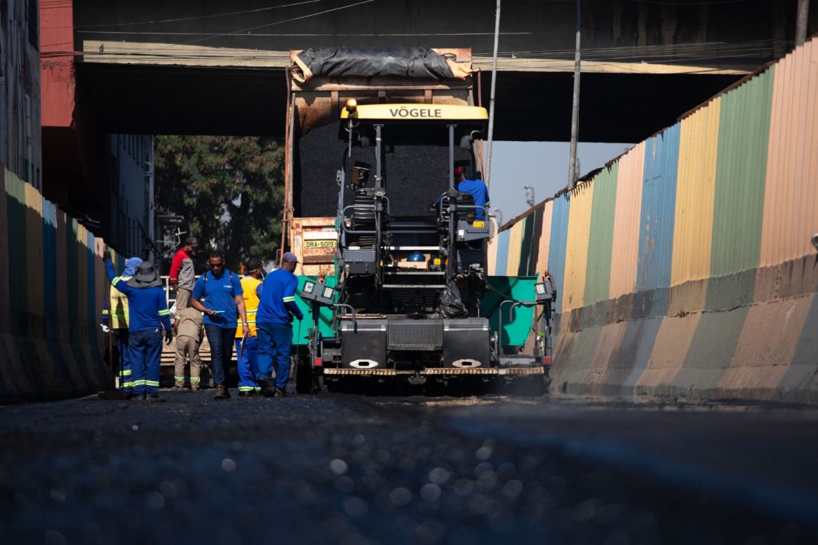 avenida do bairro ponte alta, em volta redonda, passa por recapeamento asfáltico cris oliveira pmvr11