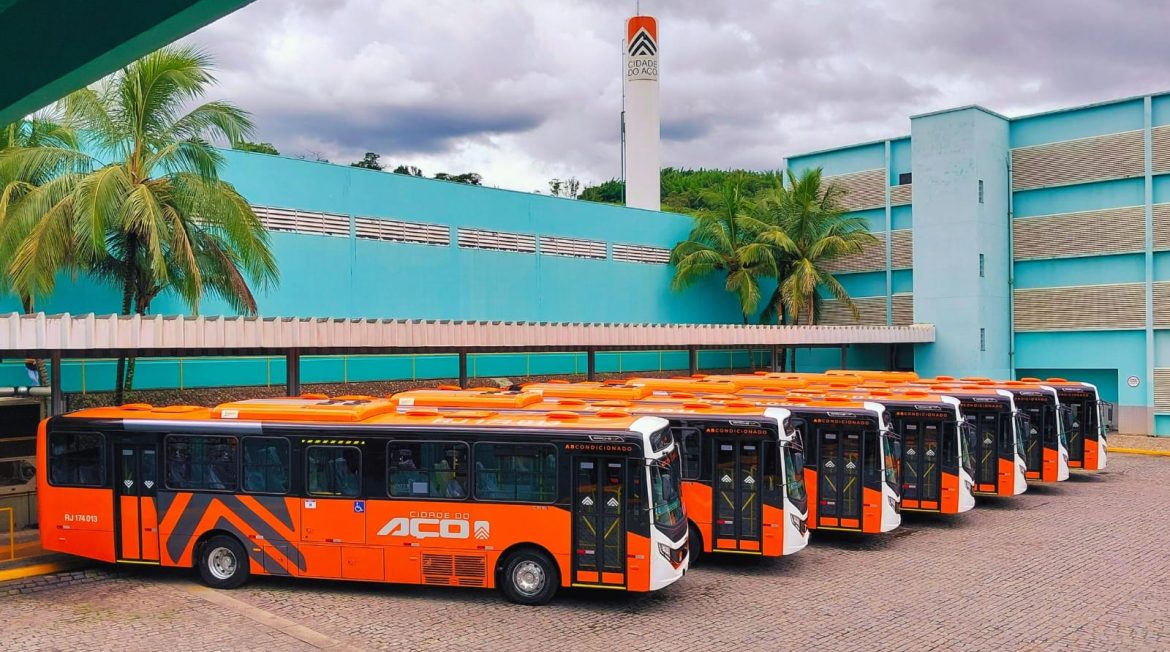 crianças e adolescentes do programa fbg na comunidade terão ônibus de graça para o desfile da independência divulgação pmbm