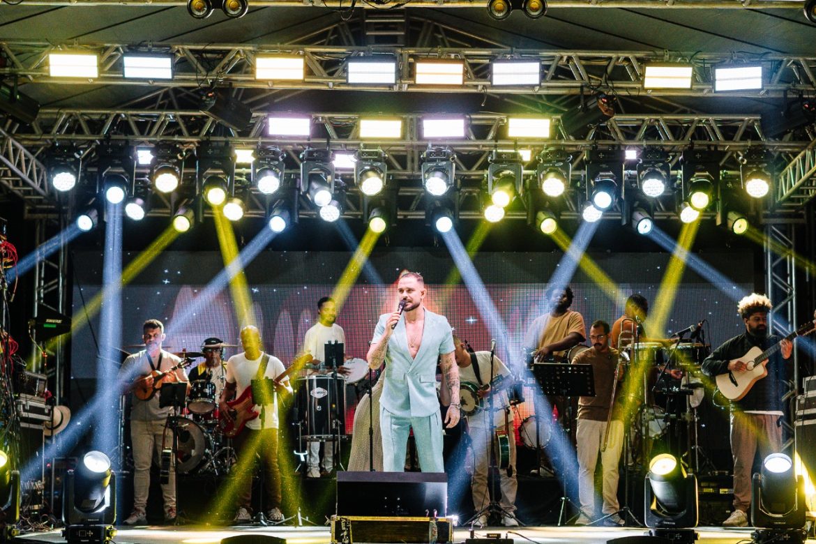 diogo nogueira atrai milhares de pessoas à feira do amor de barra mansa yauri melo