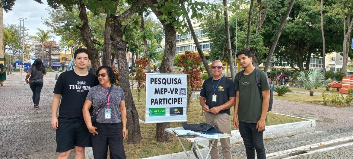 estudantes do pré vestibular cidadão participam do lançamento da 2ª pesquisa pré eleitoral em volta redonda divulgação11