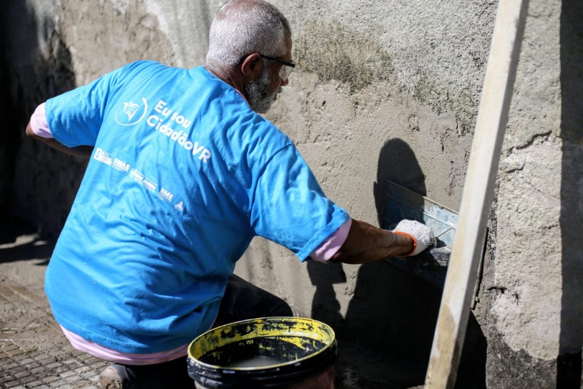 muro do colégio getúlio vargas, no bairro laranjal, é recuperado por alunos do projeto cidadão vr adriana cópio pmvr111