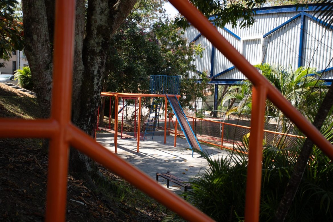 obra de revitalização de praça e área de lazer no jardim belvedere, em volta redonda, está na reta final cris oliveira pmvr11