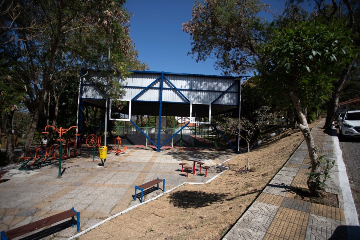 obra de revitalização de praça e área de lazer no jardim belvedere, em volta redonda, está na reta final cris oliveira pmvr111