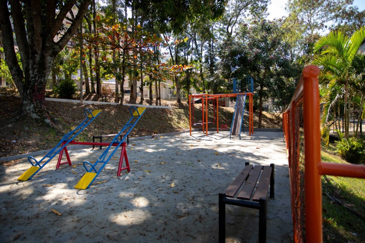 obra de revitalização de praça e área de lazer no jardim belvedere, em volta redonda, está na reta final cris oliveira pmvr12