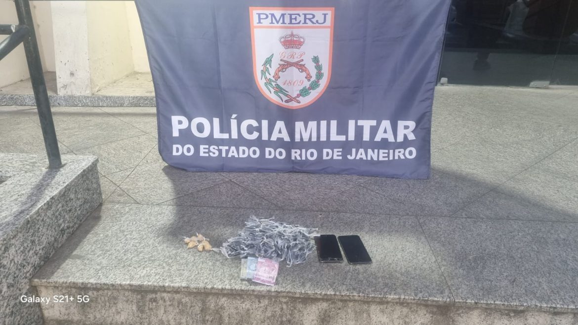 pm detém homem com crack e cocaína em resende divulgação