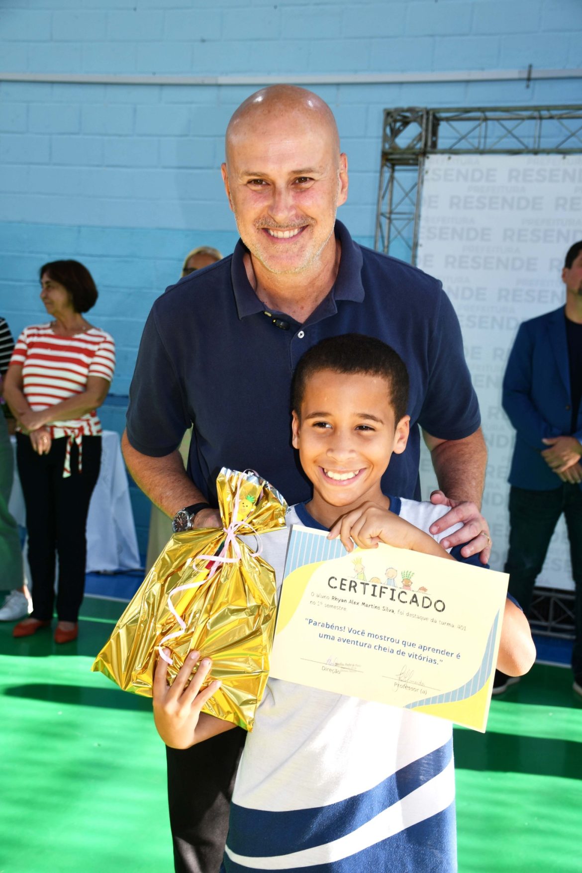 prefeito de resende entrega obras de reforma de quadra divulgação redes sociais (1)