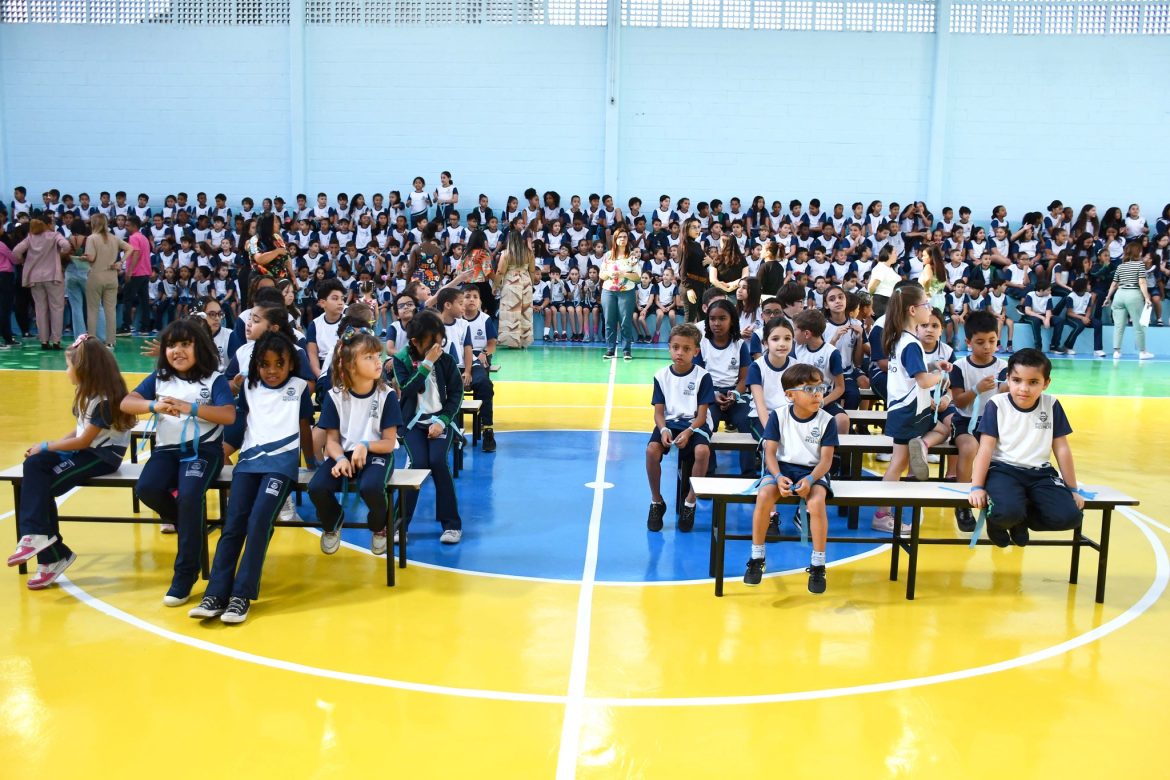 prefeito de resende entrega obras de reforma de quadra divulgação redes sociais (4)