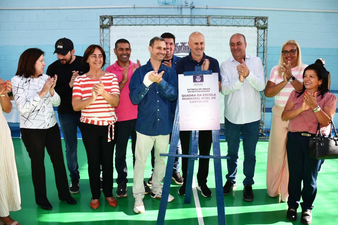 prefeito de resende entrega obras de reforma de quadra divulgação redes sociais (5)