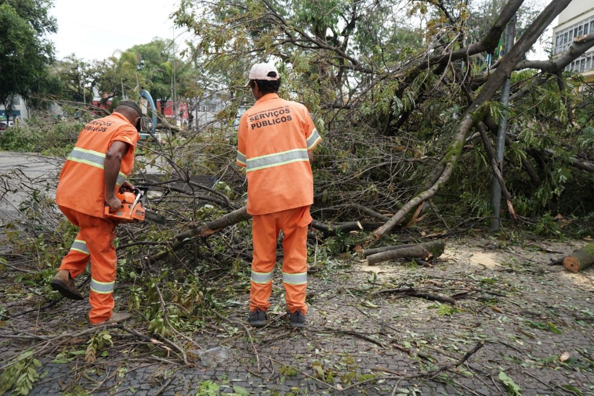 prefeitura de volta redonda atua na manutenção da cidade após forte chuva geraldo gonçalves pmvr11 prefeitura de volta redonda atua na manutenção da cidade após forte chuva geraldo gonçalves pmvr11