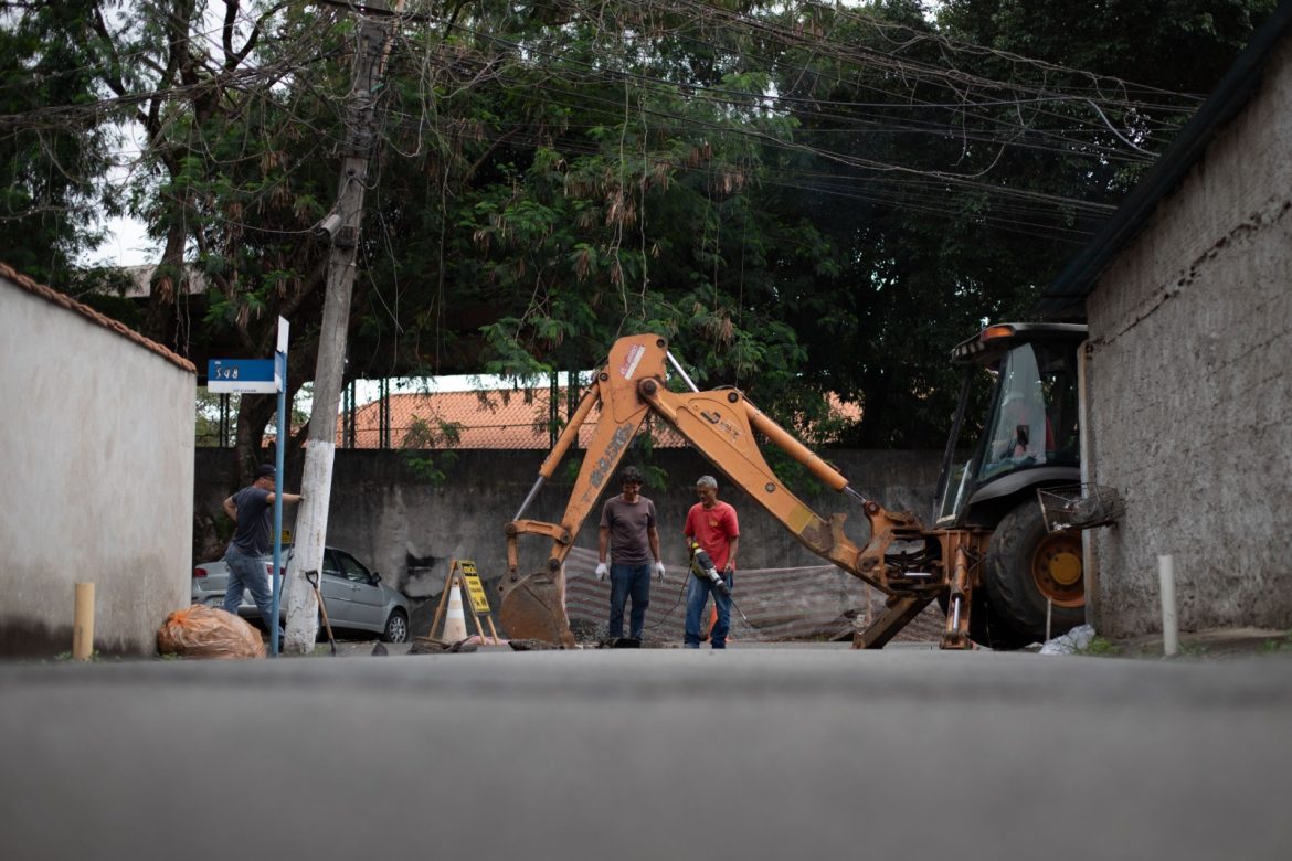 prefeitura investe em nova rede de água para beneficiar cerca de 2 mil moradores do jardim paraíba cris oliveira pmvr11