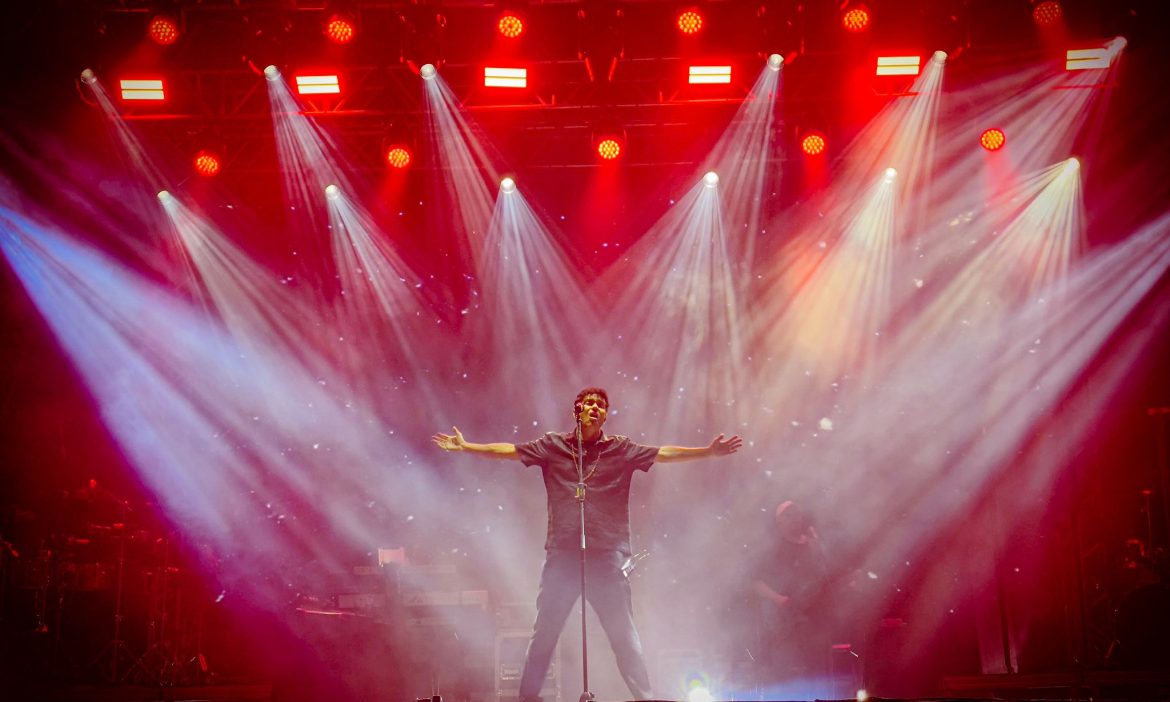 programação de shows da exporio turismo é aberta com show de jorge vercillo na praia do anil divulgação