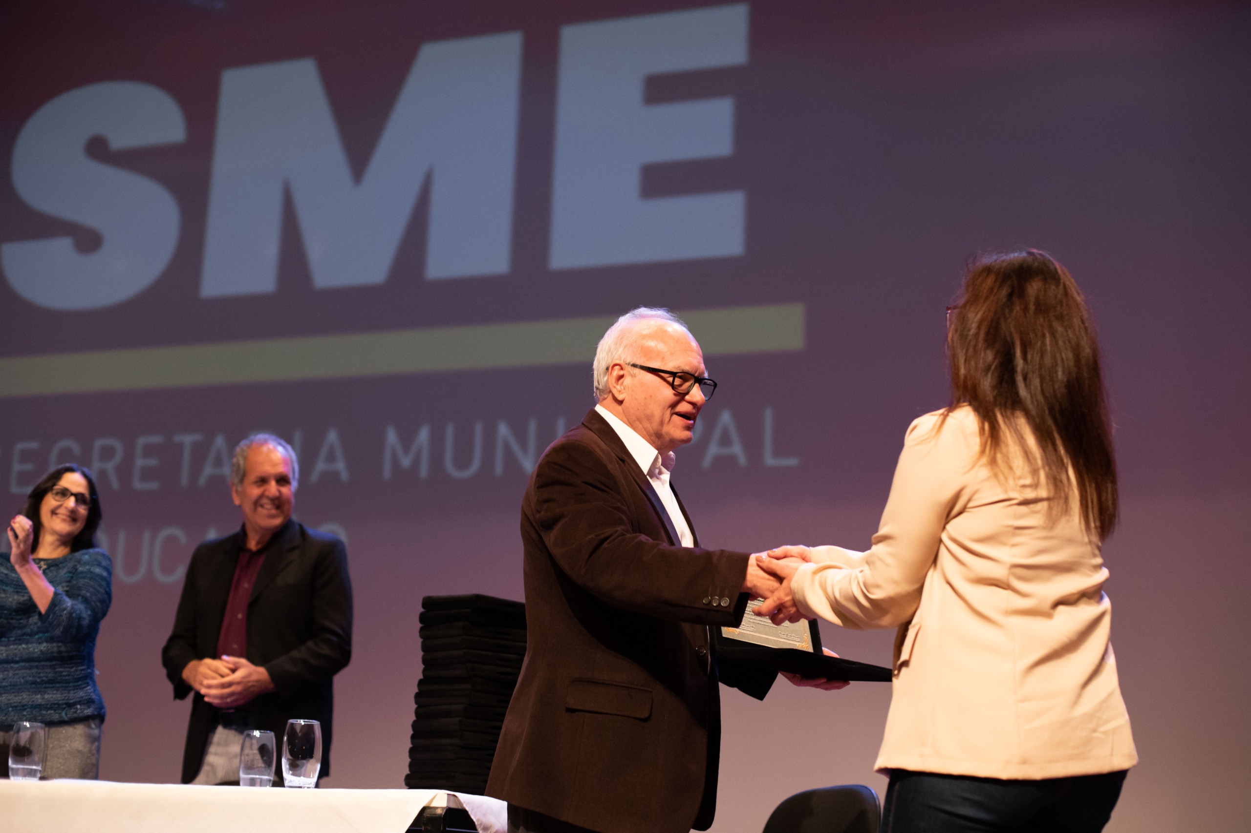 ‘prêmio educador destaque 2025’ para ‘prêmio educador destaque 2025’ para divulgação cris oliveira pmvr