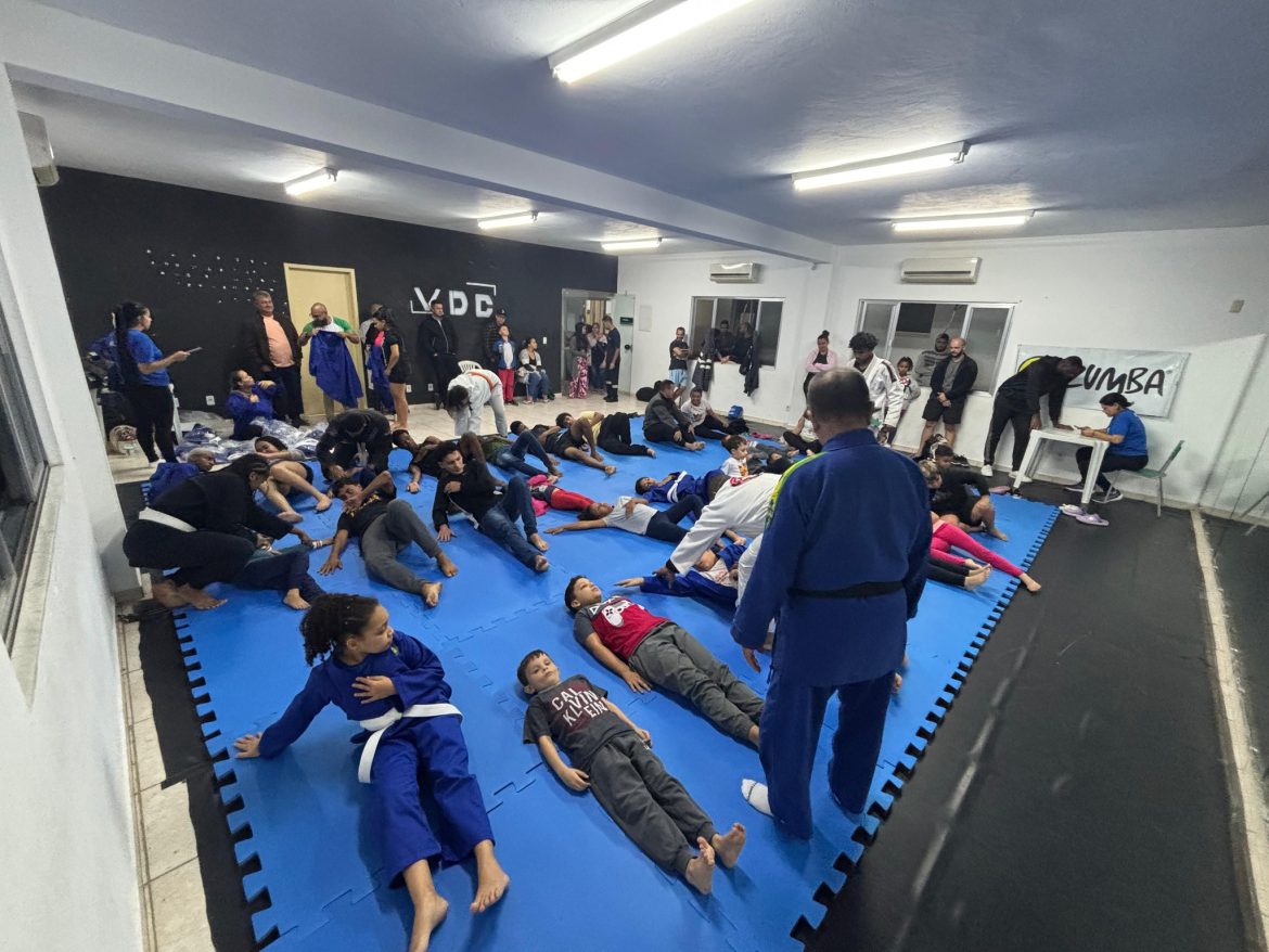 14.cf.res.esportes.alunos do projeto oficina de campeões (1) 14.cf.res.esportes.alunos do projeto oficina de campeões (1)