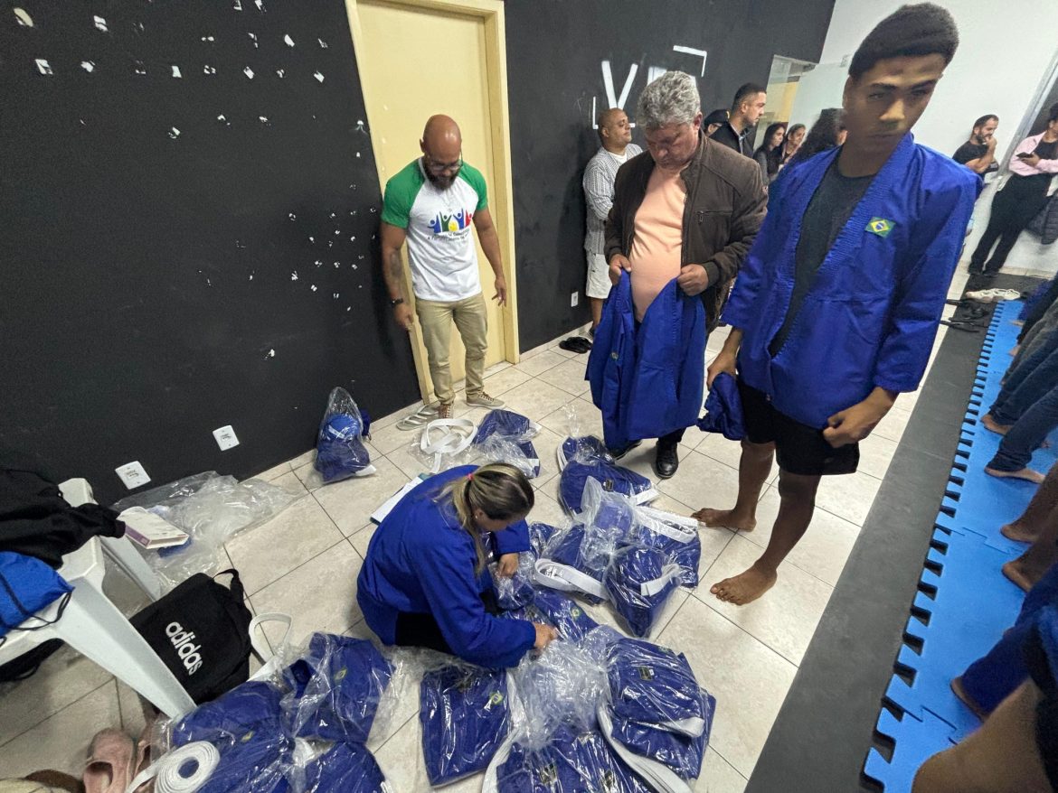 14.cf.res.esportes.alunos do projeto oficina de campeões (5) 14.cf.res.esportes.alunos do projeto oficina de campeões (5)