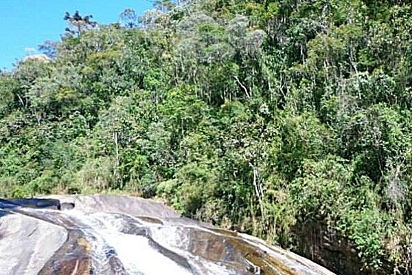 19.cf.res.cidades.fogo atinge parte alta do parque nacional.redes sociais