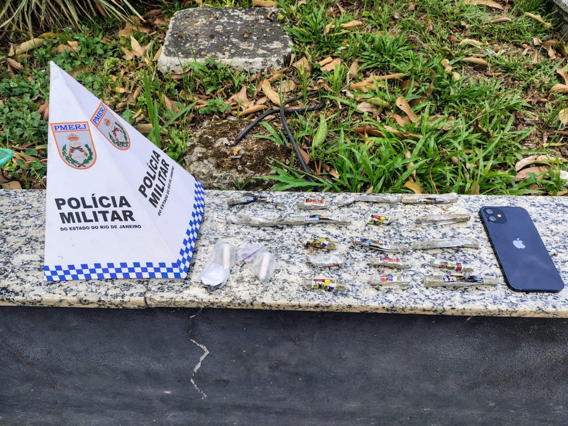 22.cf.res.polÍcia.pm apreende maconha.1.resende.divulgaÇÃopm