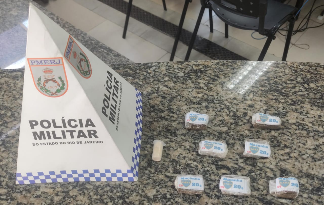 22.cf.res.polÍcia.pm apreende maconha.2.itatiaia.divulgaÇÃopm