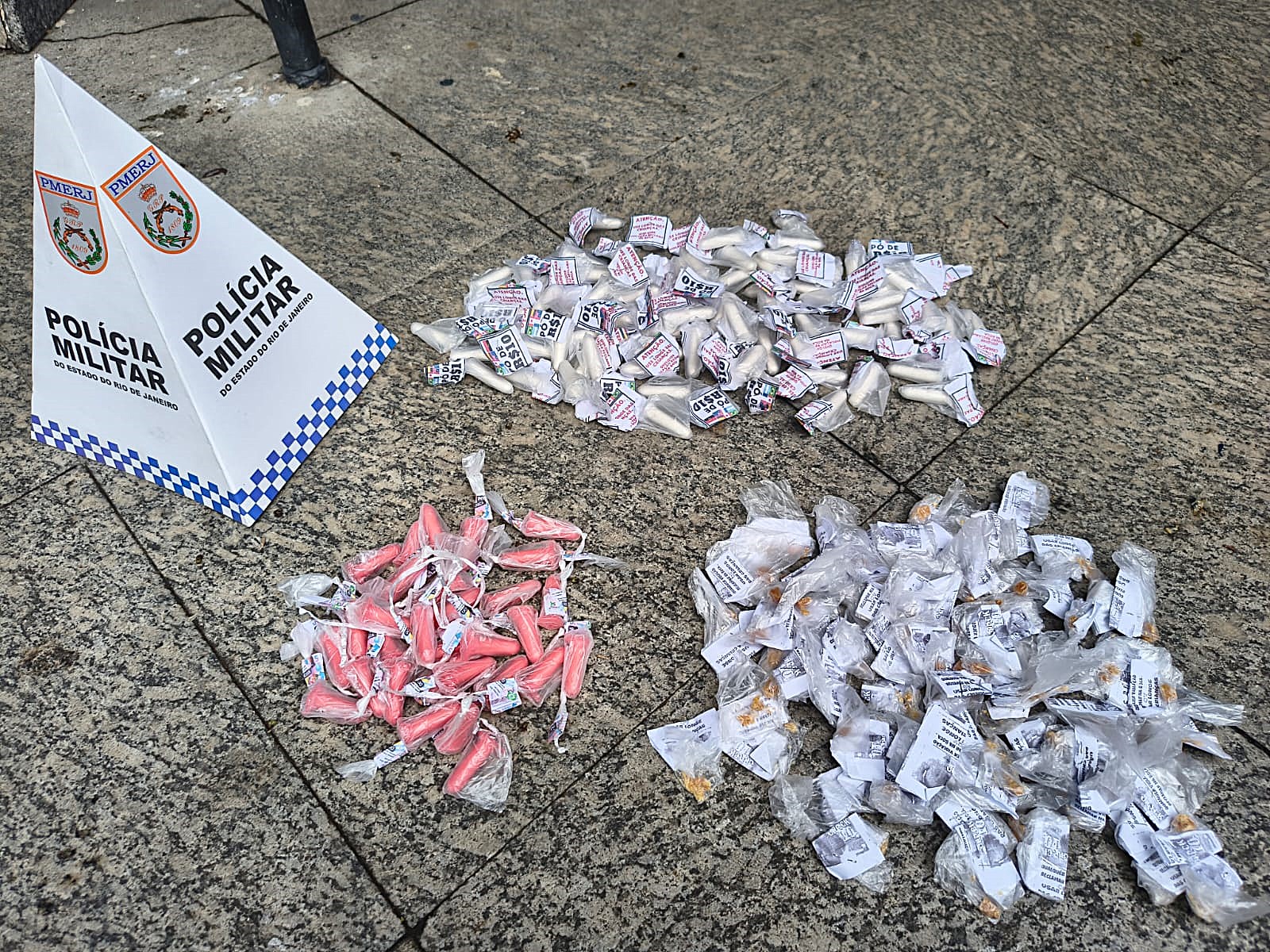 26.cf.res.polÍcia.operação da pm prende.2.pm.divulgaÇÃopm