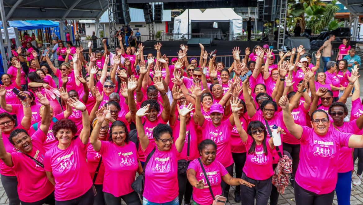 2ª ‘caminhada por elas’ em barra do piraí reforça a importância da prevenção ao câncer de mama rayná andrelino secom