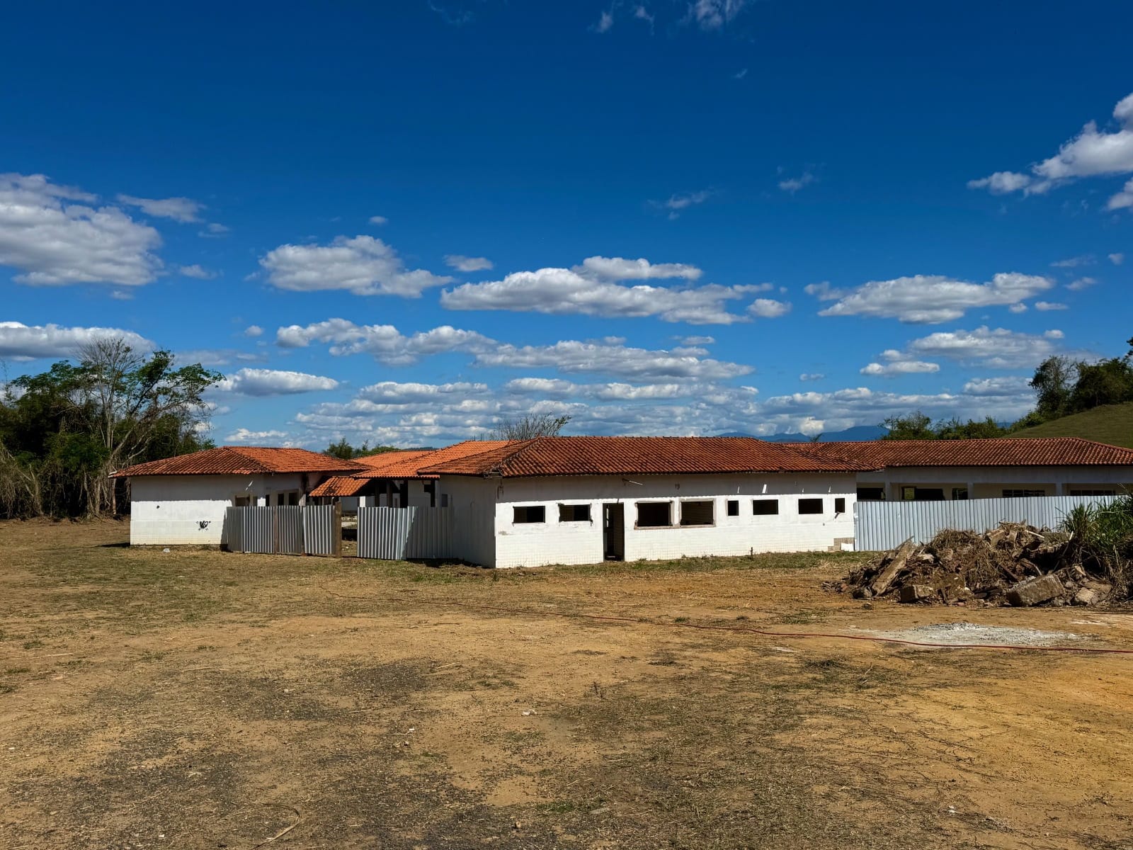 33.cf.res.cidades.itatiaia retoma obras da escola.1.apoio.divulgaÇÃopmi