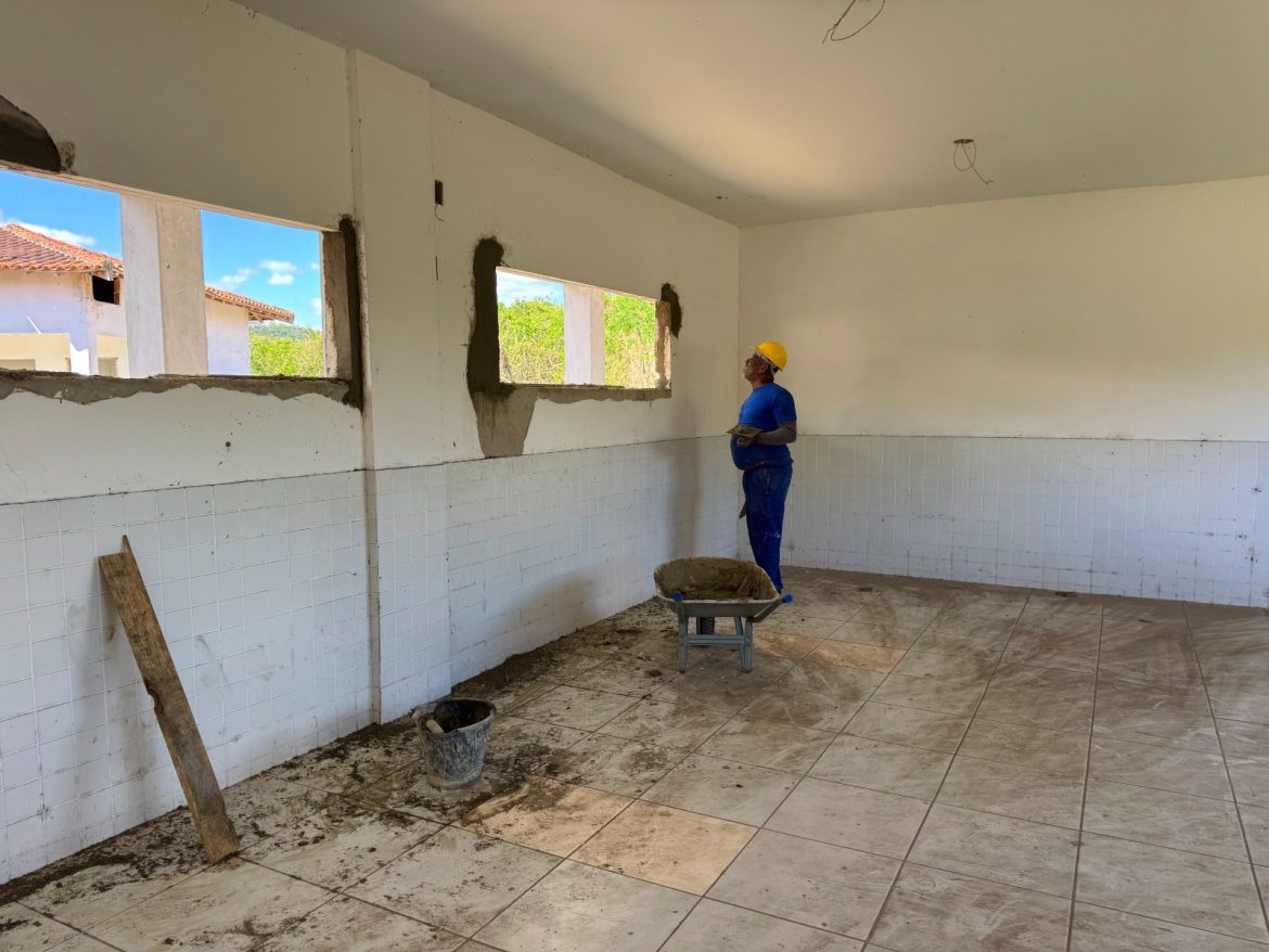 33.cf.res.cidades.itatiaia retoma obras da escola.2.escola.divulgaÇÃopmi