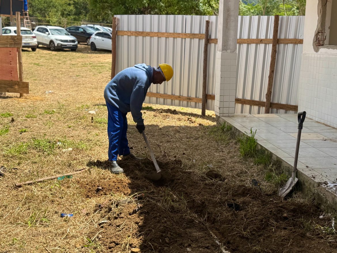 33.cf.res.cidades.itatiaia retoma obras da escola.2.escola.divulgaÇÃopmi (2)