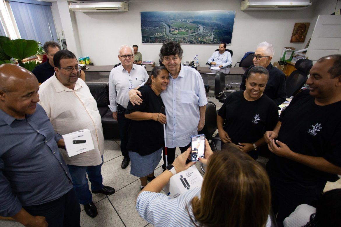 34 cidades estudantes do ‘diploma cidadão’ recebem óculos com tecnologia de leitura e identificação de pessoas e objetos tania cruz cris oliveira pmvr