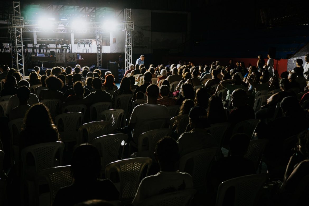 34.cf.res.cultura.peça ‘o porteiro’.1.peÇa.yurimelopmbm (6)